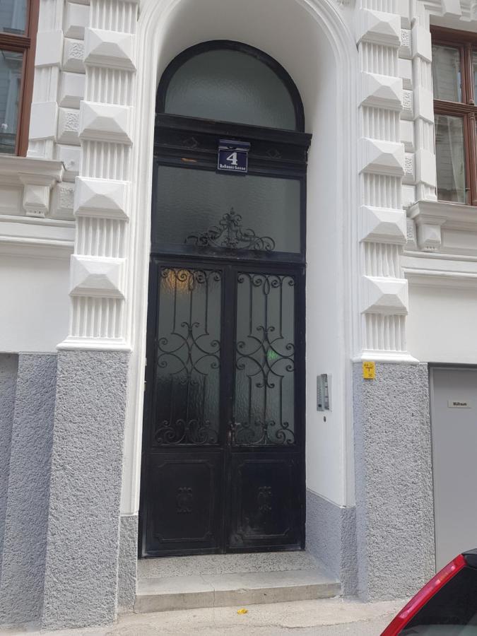 Wunderschones Apartment Виена Екстериор снимка